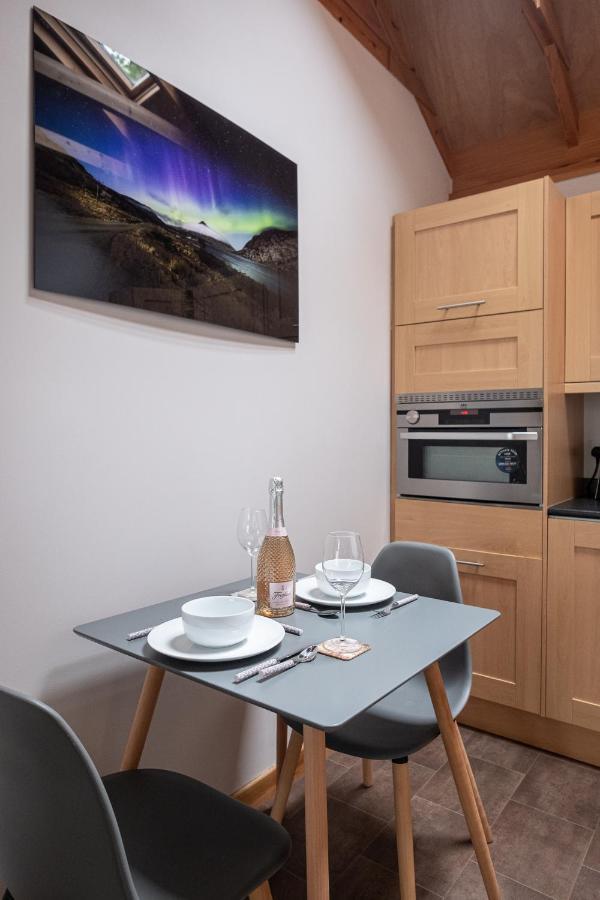 Contemporary One Bedroom Apartment Close To All Amenities In Conservation Area Tain Exterior photo