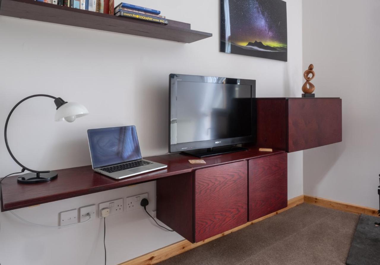 Contemporary One Bedroom Apartment Close To All Amenities In Conservation Area Tain Exterior photo