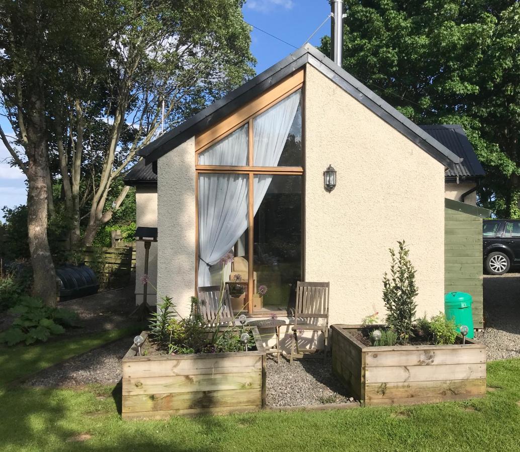 Contemporary One Bedroom Apartment Close To All Amenities In Conservation Area Tain Exterior photo