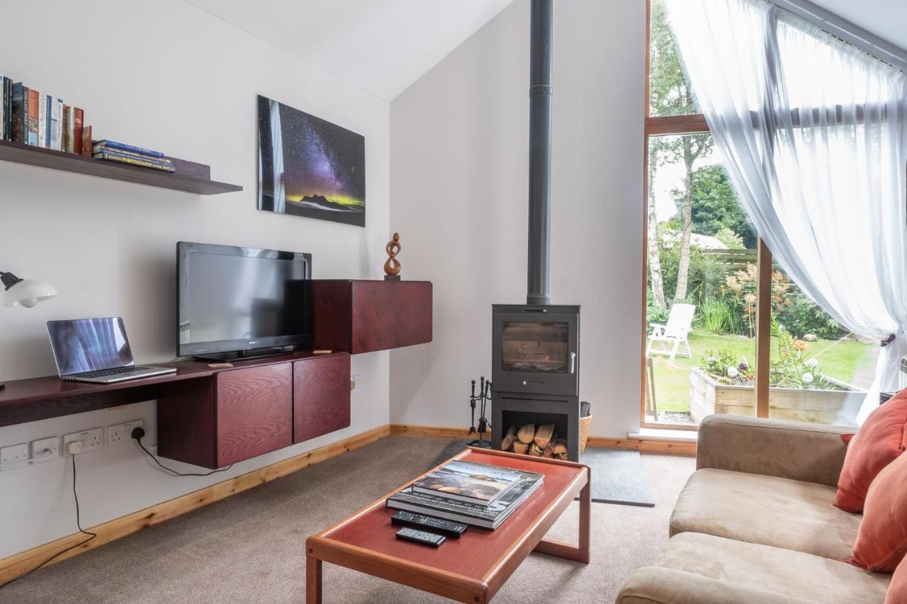 Contemporary One Bedroom Apartment Close To All Amenities In Conservation Area Tain Exterior photo