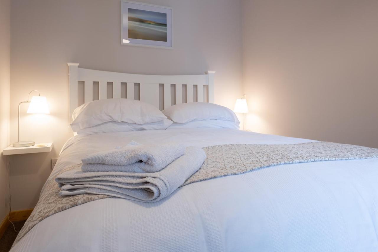 Contemporary One Bedroom Apartment Close To All Amenities In Conservation Area Tain Exterior photo