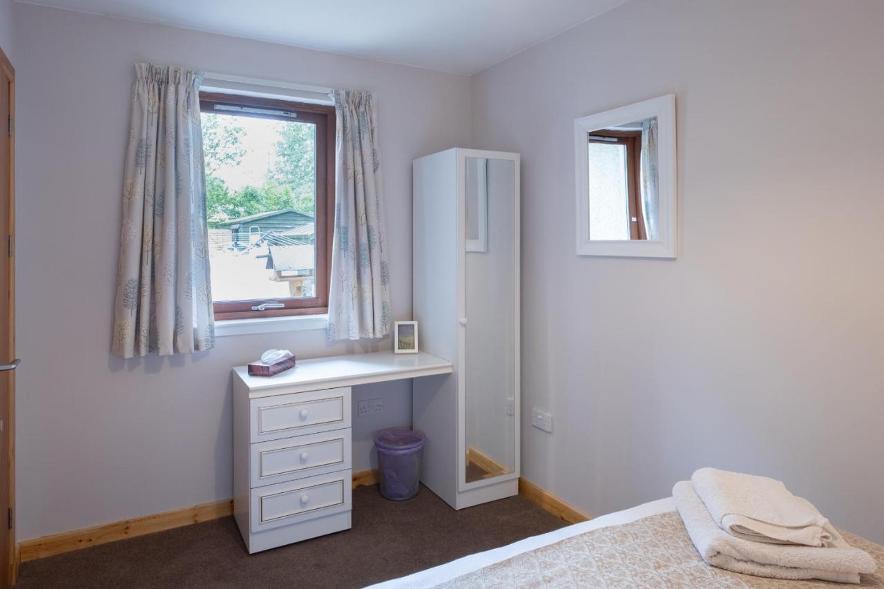 Contemporary One Bedroom Apartment Close To All Amenities In Conservation Area Tain Exterior photo